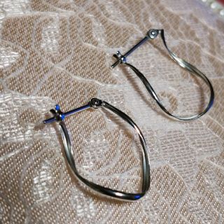 ジュエリーツツミ(JEWELRY TSUTSUMI)のホワイトゴールド　フープピアス(ピアス)