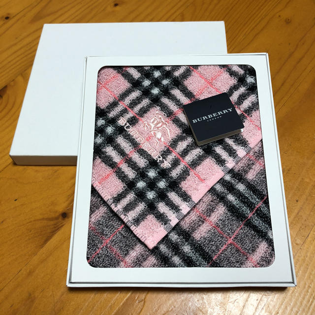 BURBERRY(バーバリー)の【未使用品】BURBERRY☆ タオルハンカチ レディースのファッション小物(ハンカチ)の商品写真