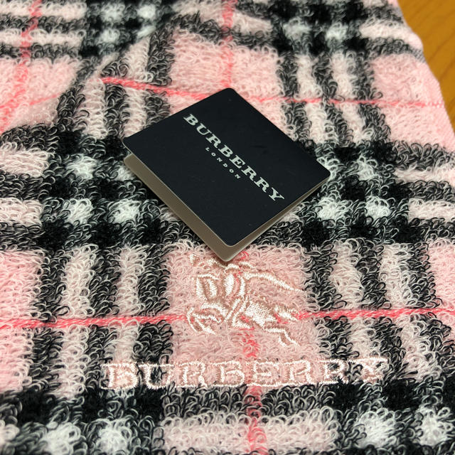 BURBERRY(バーバリー)の【未使用品】BURBERRY☆ タオルハンカチ レディースのファッション小物(ハンカチ)の商品写真