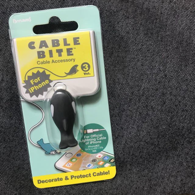 CABLE BITE シャチ スマホ/家電/カメラのスマホアクセサリー(ストラップ/イヤホンジャック)の商品写真