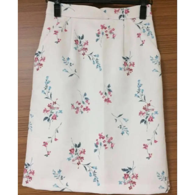 Mew's(ミューズ)の【my1124様専用】ミューズ Mew's 花柄スカート レディースのスカート(ひざ丈スカート)の商品写真