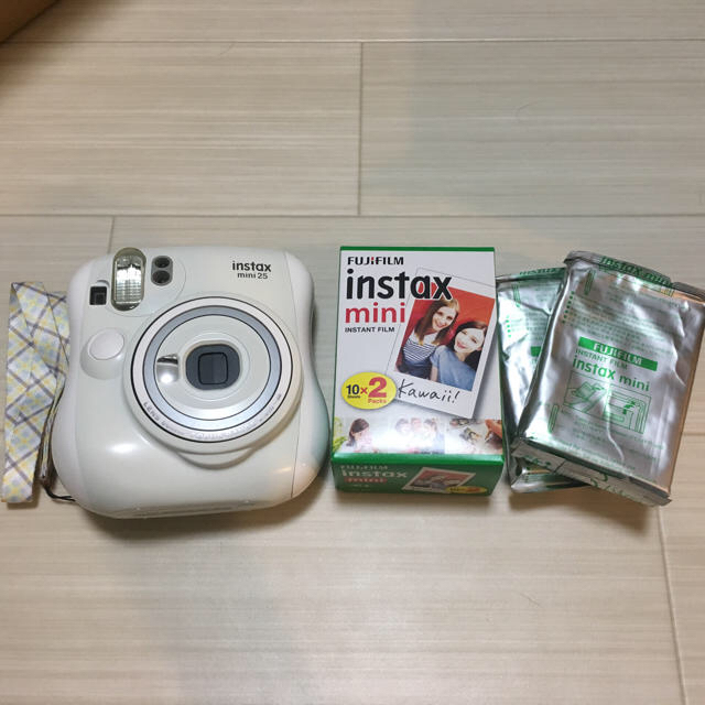 富士フイルム(フジフイルム)のチェキ ホワイト、フィルム40枚セット スマホ/家電/カメラのカメラ(フィルムカメラ)の商品写真