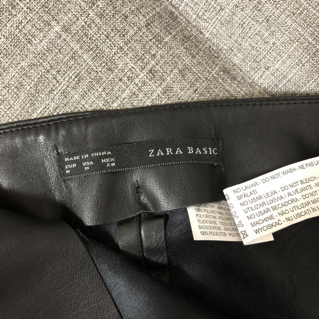 ZARA(ザラ)のZARA フェイクレザータイトスカート レディースのスカート(ひざ丈スカート)の商品写真