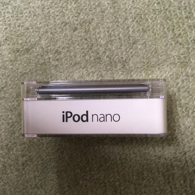 Apple(アップル)のiPod nano 第7世代 グレー 新品未開封 スマホ/家電/カメラのオーディオ機器(ポータブルプレーヤー)の商品写真