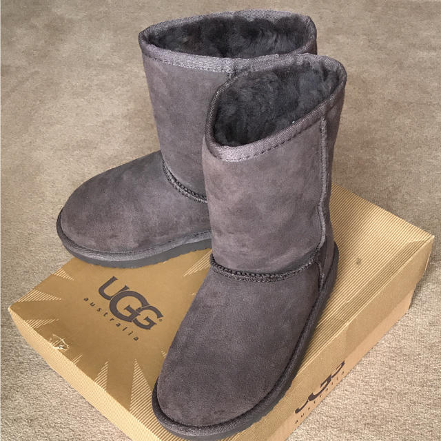 UGG(アグ)のUGG ブーツ キッズ 2 キッズ/ベビー/マタニティのキッズ靴/シューズ(15cm~)(ブーツ)の商品写真