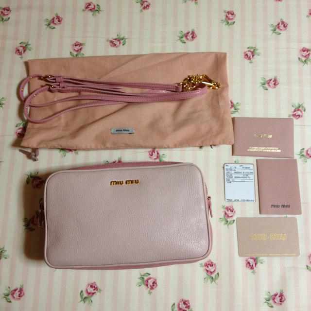 お得好評 miumiu - miumiu ショルダーバッグ ポシェット ピンクの通販