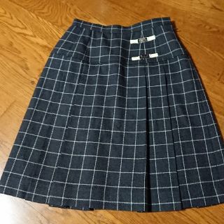 クレージュ(Courreges)の「クレージュ」デザインヒダスカートです。(ひざ丈スカート)