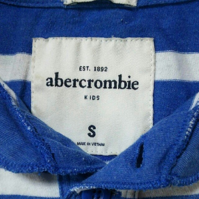 Abercrombie&Fitch(アバクロンビーアンドフィッチ)のabercrombieアバクロ KIDS Sサイズブルーストライプ キッズ/ベビー/マタニティのキッズ服男の子用(90cm~)(Tシャツ/カットソー)の商品写真