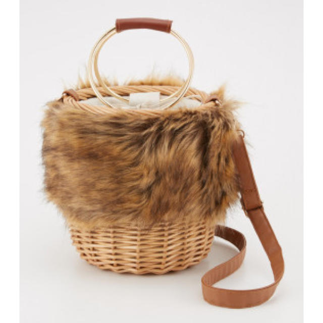 rienda(リエンダ)のrienda  ノベルティ Ring handle fur BASKET BAG レディースのバッグ(かごバッグ/ストローバッグ)の商品写真