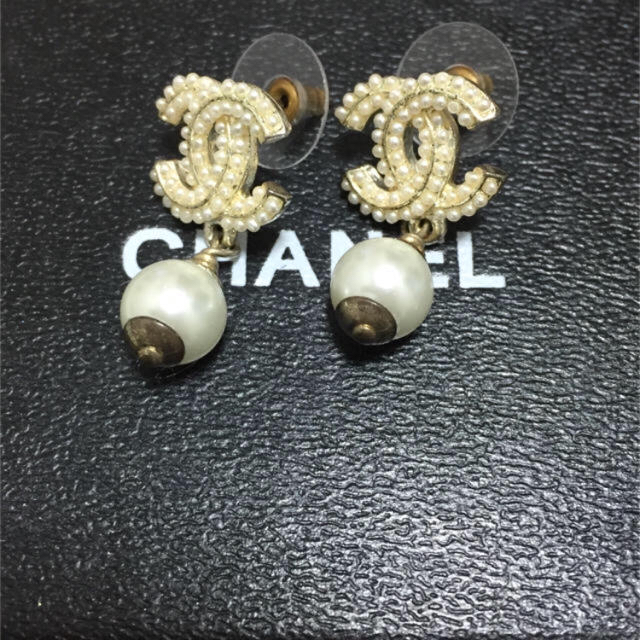 CHANEL のピアスピアス