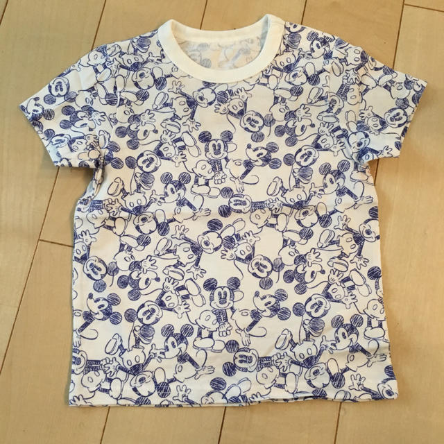 UNIQLO(ユニクロ)のUNIQLO ミッキー柄 新品未使用 Tシャツ 90 キッズ/ベビー/マタニティのキッズ服男の子用(90cm~)(Tシャツ/カットソー)の商品写真