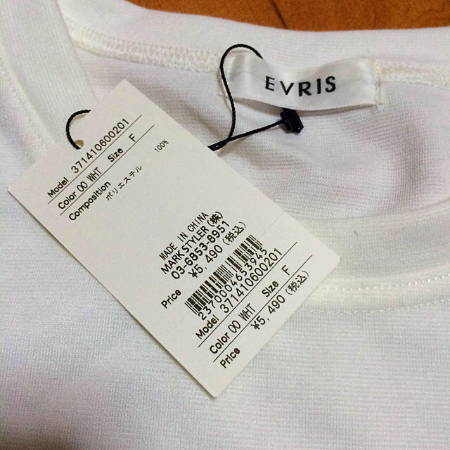EVRIS(エヴリス)のEVRIS☆ 刺繍入りTシャツ レディースのトップス(Tシャツ(半袖/袖なし))の商品写真