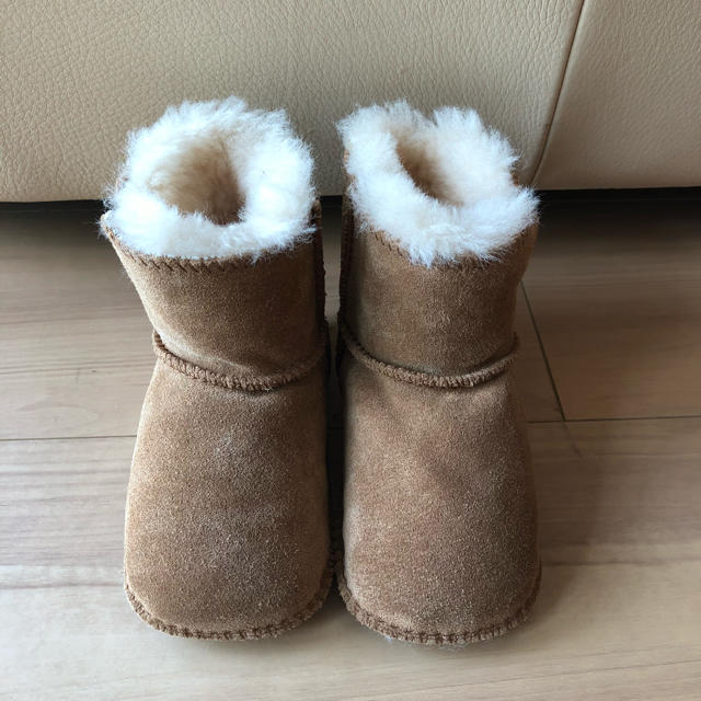 UGG(アグ)のUGG ブーツ ★ 新品 12.5cm キッズ/ベビー/マタニティのベビー靴/シューズ(~14cm)(ブーツ)の商品写真