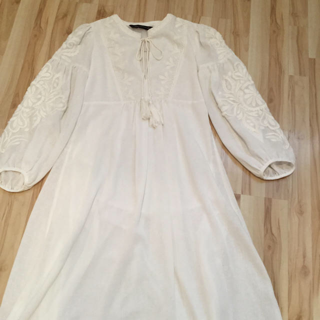 ZARA - ZARA 刺繍エンブロイダリー ワンピース Sの通販 by ZARA - ZARA 刺繍エンブロイダリー ワンピース Sの通販 by