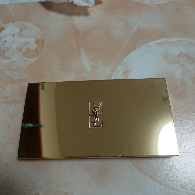 Yves Saint Laurent Beaute(イヴサンローランボーテ)のYves saint Laurent  パウダーファンデーション コスメ/美容のベースメイク/化粧品(ファンデーション)の商品写真