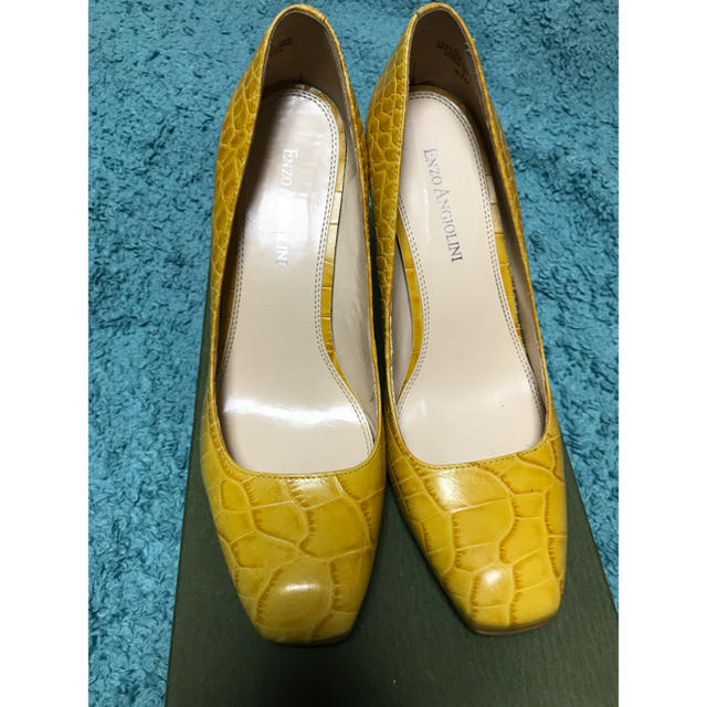 Enzo Angiolini(エンゾーアンジョリーニ)のENZO ANGIOLINI イエローパンプス レディースの靴/シューズ(ハイヒール/パンプス)の商品写真