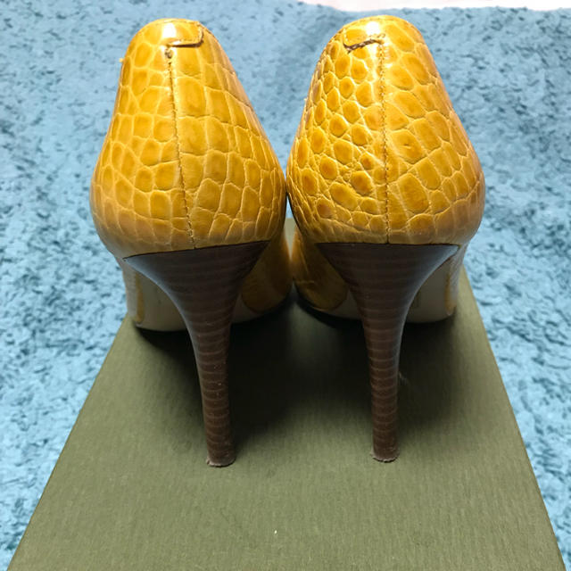 Enzo Angiolini(エンゾーアンジョリーニ)のENZO ANGIOLINI イエローパンプス レディースの靴/シューズ(ハイヒール/パンプス)の商品写真