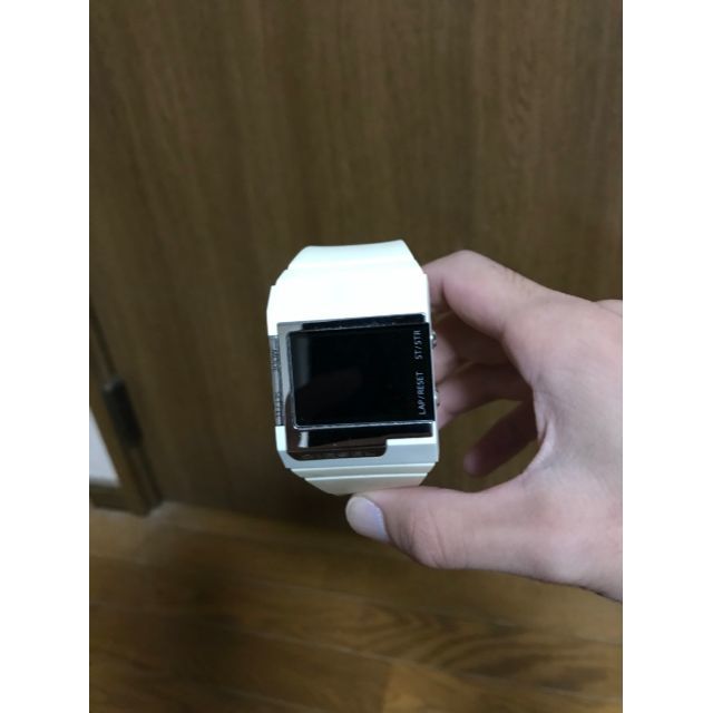 DIESEL(ディーゼル)のDIESEL(ディーゼル)腕時計　ラバーベルト　白　説明書付 メンズの時計(腕時計(デジタル))の商品写真