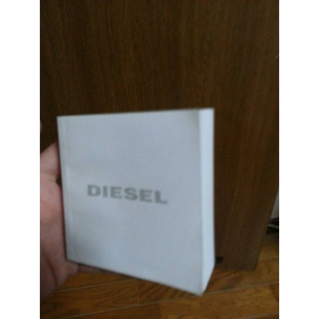 DIESEL(ディーゼル)のDIESEL(ディーゼル)腕時計　ラバーベルト　白　説明書付 メンズの時計(腕時計(デジタル))の商品写真