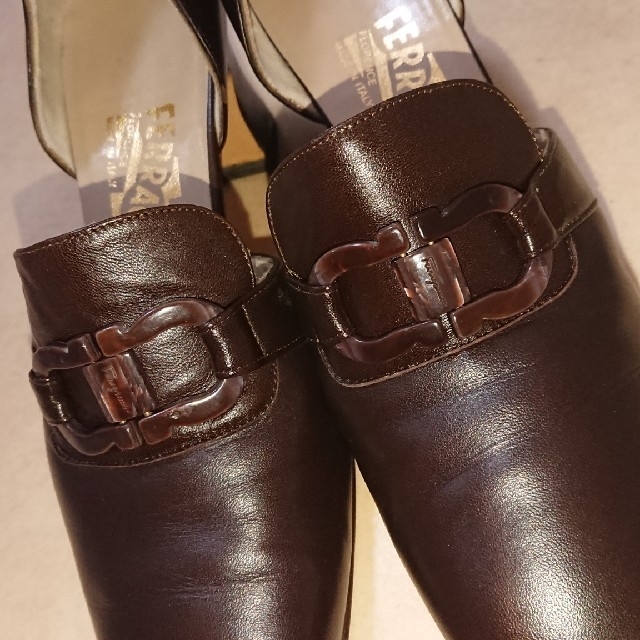 Salvatore Ferragamo(サルヴァトーレフェラガモ)のフェラガモ  パンプス  7B  23.5cm  ブラウン レディースの靴/シューズ(ハイヒール/パンプス)の商品写真