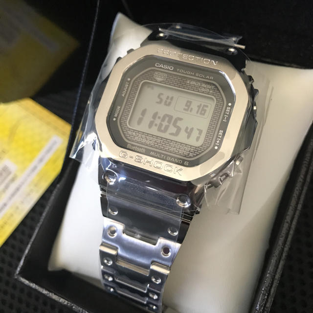 G-SHOCK(ジーショック)のG-SHOCK GMW-B5000D-1JF シルバーメタル フルメタル メンズの時計(腕時計(デジタル))の商品写真