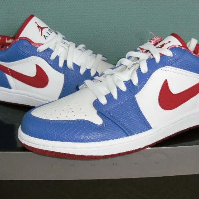 NIKE - 新品!エアジョーダン1 レトロ ロー白×青×赤 US10 NIKE NIKE - 新品!エアジョーダン1 レトロ ロー白×青×赤 US10 NIKE