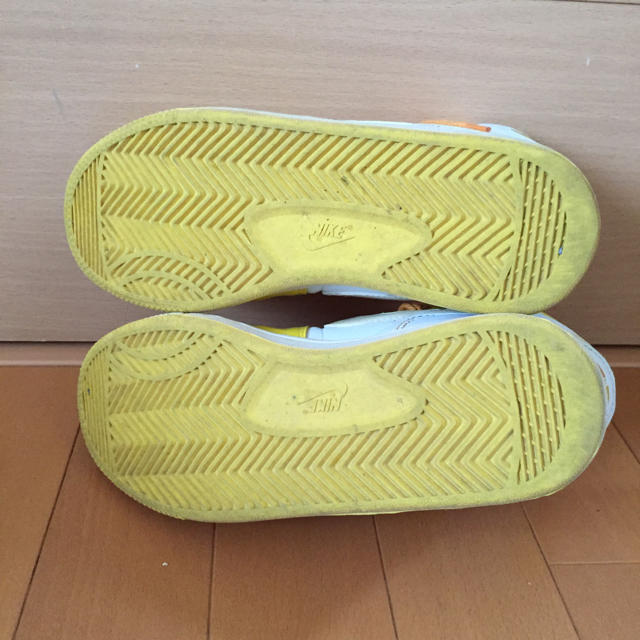 NIKE(ナイキ)の値ちーさん専用☆中古☆ナイキ☆エアーフォースワン☆ハイカット☆23.5センチ レディースの靴/シューズ(スニーカー)の商品写真