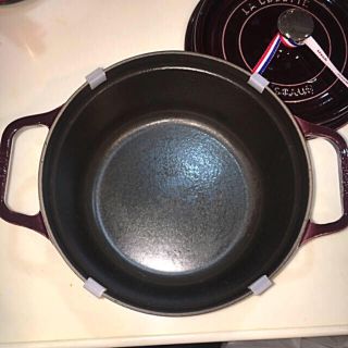 ストウブ ココットラウンド22cm 廃番カラー オーベルジン(ナス色)