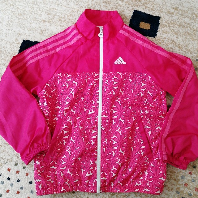 adidas(アディダス)の値下げします！adidas　ウィンドブレーカー キッズ/ベビー/マタニティのキッズ服女の子用(90cm~)(ジャケット/上着)の商品写真