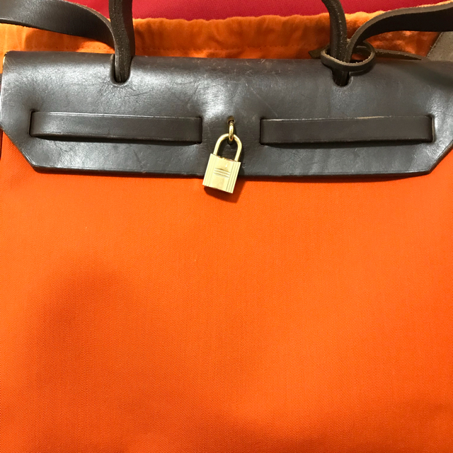 Hermes(エルメス)のエルメス エールバック  オレンジ レッド ゴールド金具 レディースのバッグ(ハンドバッグ)の商品写真