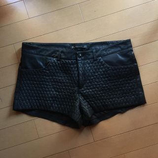 ザラ(ZARA)のZARA 合皮ショーパン(ショートパンツ)