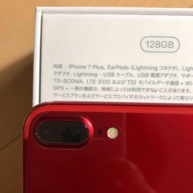 Apple(アップル)のiPhone 7 Plus Red 128 GB docomo スマホ/家電/カメラのスマートフォン/携帯電話(スマートフォン本体)の商品写真