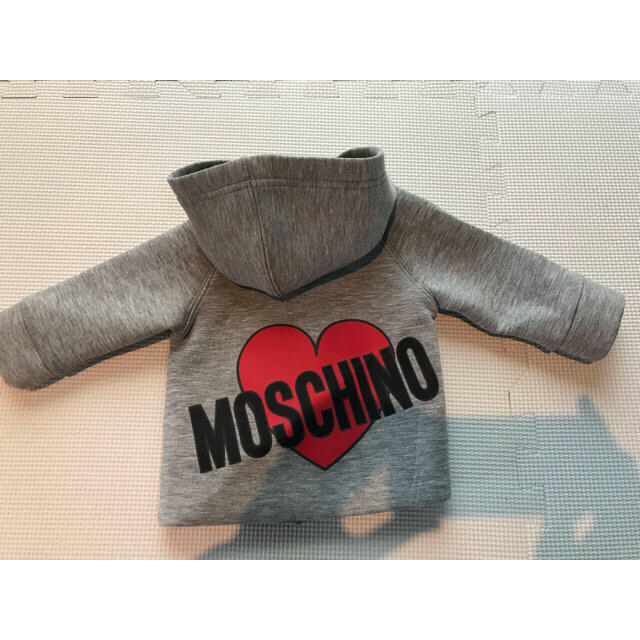 MOSCHINO(モスキーノ)の新品未使用 モスキーノ  ベビーパーカー  キッズ/ベビー/マタニティのキッズ服男の子用(90cm~)(ジャケット/上着)の商品写真