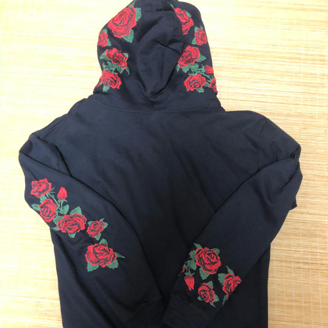 ZARA - ZARA薔薇刺繍パーカーの通販 by とすけん's shop｜ザラならラクマ