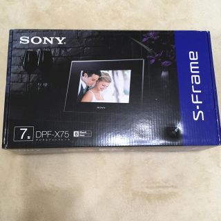 ソニー(SONY)のSONY新品未使用デジタルフォトフレームDPF-X75 7型BKやすたか様交渉済(フォトフレーム)