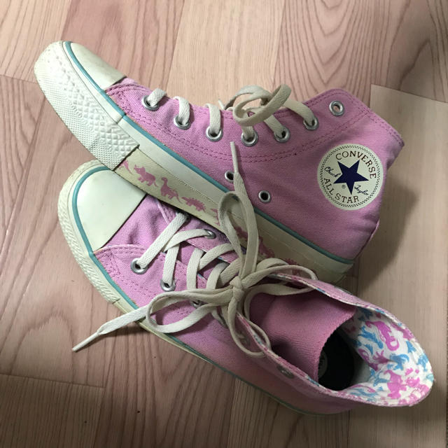 CONVERSE(コンバース)の⭐️コンバース恐竜柄ハイカット⭐️ レディースの靴/シューズ(スニーカー)の商品写真