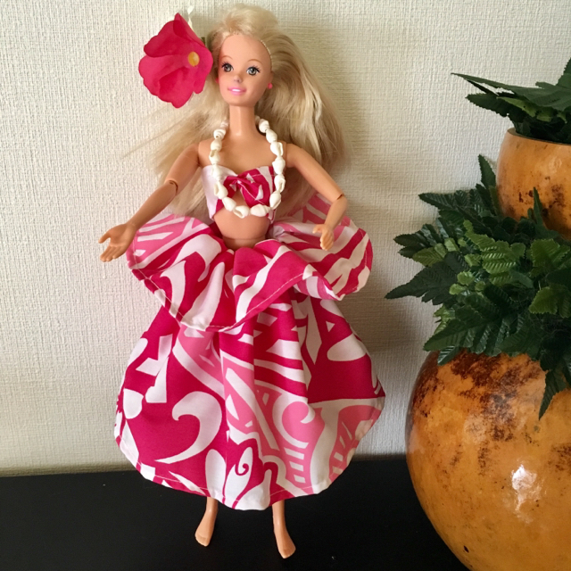 送料無料(一部地域を除く)】 Barbie - バービー人形 フラダンス衣装