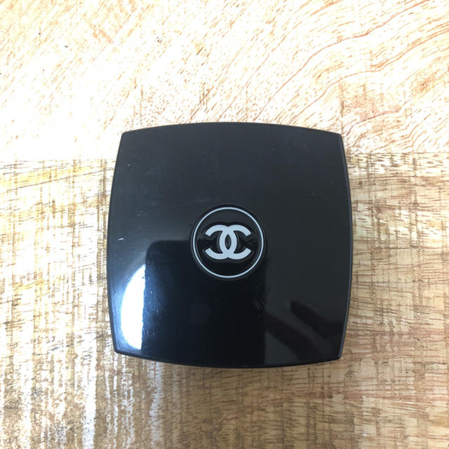 CHANEL(シャネル)のシャネル 赤キャトル コスメ/美容のベースメイク/化粧品(アイシャドウ)の商品写真