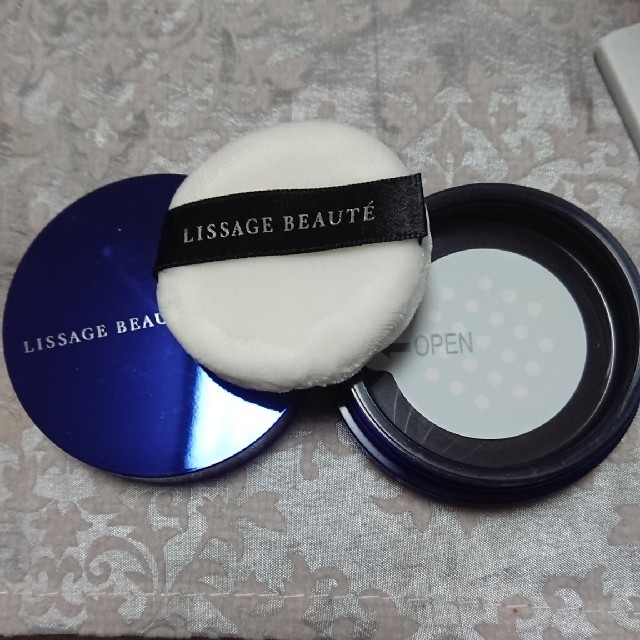 LISSAGE(リサージ)の値下げ！新品未使用 LISSAGE 艶フェイパウダー コスメ/美容のベースメイク/化粧品(フェイスパウダー)の商品写真