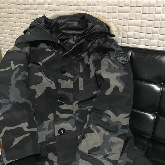 CANADA GOOSE(カナダグース)のCANADAGOOSE カナダグース シャトー　S　BLCKLABEL CAMO メンズのジャケット/アウター(ダウンジャケット)の商品写真