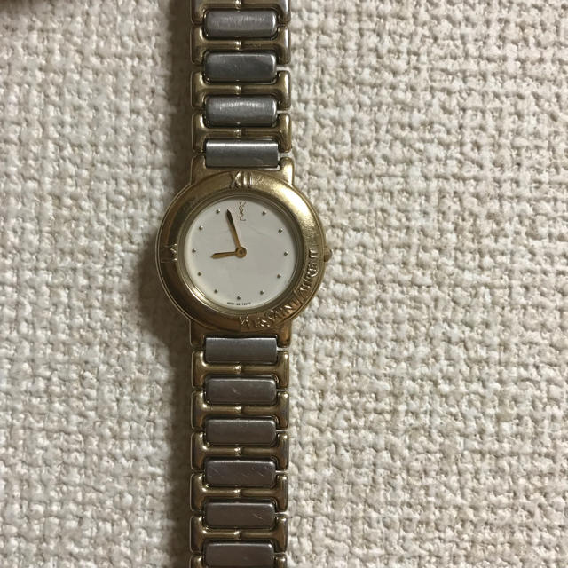 Saint Laurent(サンローラン)のサンローラン 腕時計 ケース付き レディースのファッション小物(腕時計)の商品写真