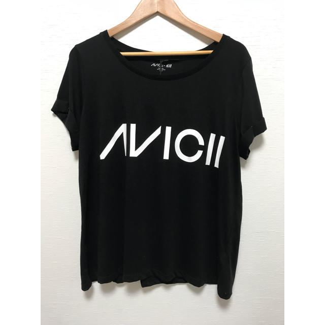 H&M(エイチアンドエム)のAvicii H&M コラボTシャツ 激レア品 レディースのトップス(Tシャツ(半袖/袖なし))の商品写真