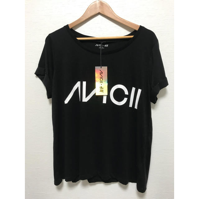 H&M(エイチアンドエム)のAvicii H&M コラボTシャツ 激レア品 レディースのトップス(Tシャツ(半袖/袖なし))の商品写真