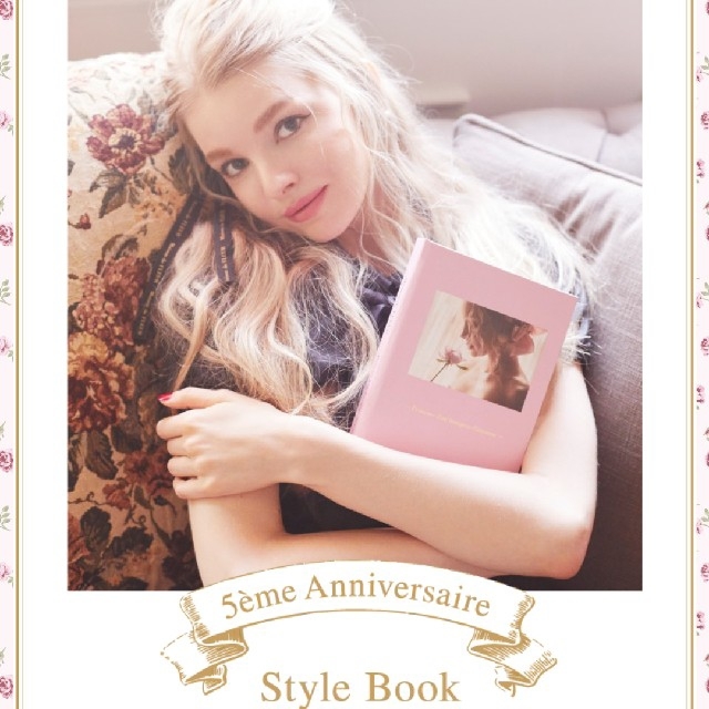 Maison de FLEUR(メゾンドフルール)の新品♥️メゾンドフルール♥️5周年記念✨スタイルブック🎀 エンタメ/ホビーのコレクション(ノベルティグッズ)の商品写真