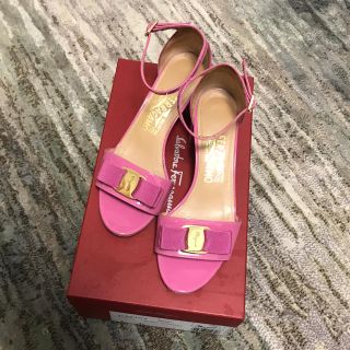 サルヴァトーレフェラガモ(Salvatore Ferragamo)のフェラガモ♡サンダル 美品 ピンク ヴァラ(サンダル)