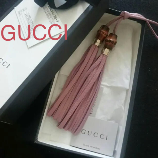 Gucci(グッチ)の新品☆GUCCI チャーム 50周年限定 タッセル ピンク グッチ レア レディースのファッション小物(キーホルダー)の商品写真