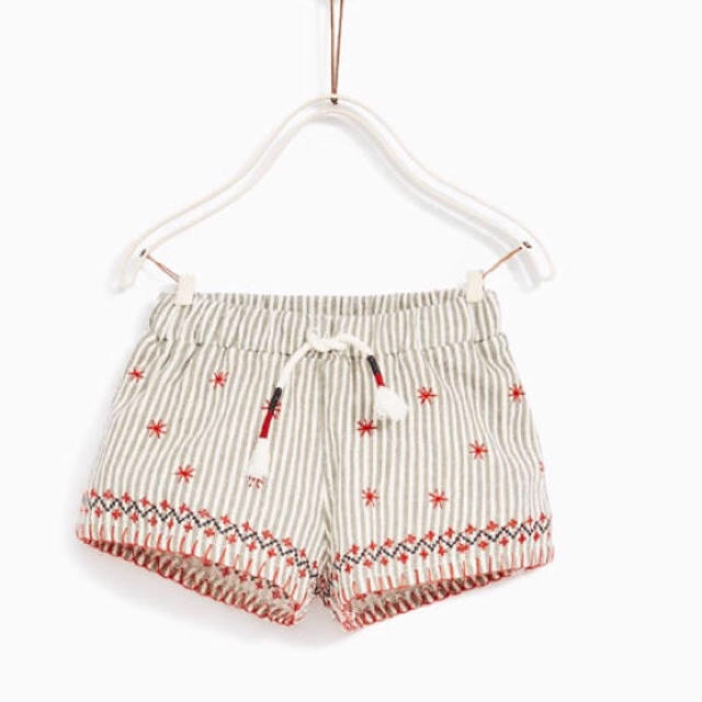 ZARA KIDS(ザラキッズ)の専用 zara baby  刺繍 ショートパンツ キッズ/ベビー/マタニティのキッズ服女の子用(90cm~)(パンツ/スパッツ)の商品写真