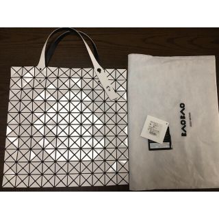 イッセイミヤケ(ISSEY MIYAKE)のバオバオ イッセイミヤケ BAOBAO 未使用 ギャランティカード、保存袋付き(トートバッグ)