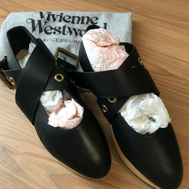 Vivienne Westwood(ヴィヴィアンウエストウッド)のヴィヴィアンウエストウッド バックルバレリーナ ブラック レディースの靴/シューズ(ハイヒール/パンプス)の商品写真