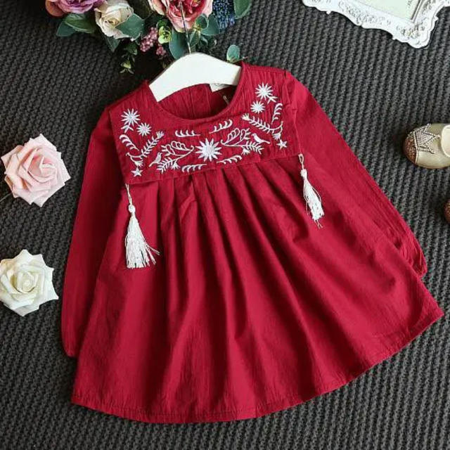 新品 刺繍 タッセル ワンピース レッド 100cm zara アポリナ好きな方 キッズ/ベビー/マタニティのキッズ服女の子用(90cm~)(ワンピース)の商品写真